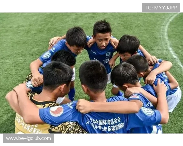 围绕成功当选足球训练家的成长历程与实践策略系统探索路径研究篇