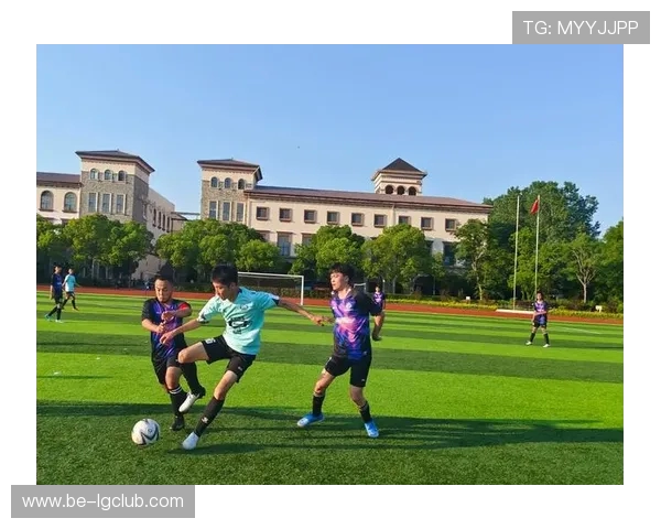 绿茵荣耀燃梦青春展现足球王者风采共谱激情时代华章